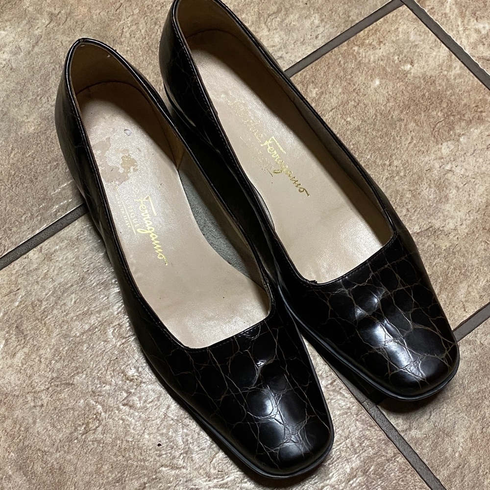 Salvatore Ferragamo Black Leather Crocodile Embossed 7B Flats Luxury